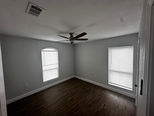 Building Photo - 2909 Alexander Ave