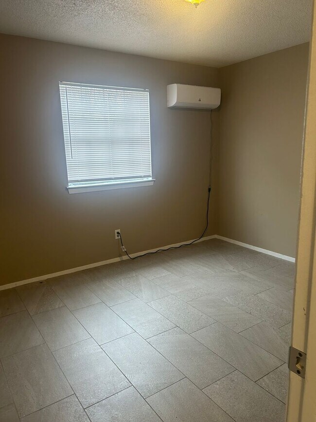 Building Photo - 5707 Sorenson St