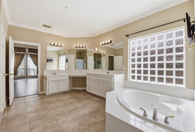 Building Photo - 5910 Willowfield Ct