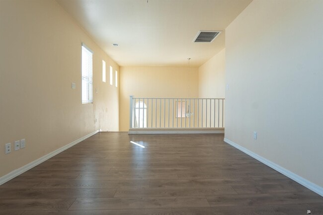 Building Photo - 6644 E 35th Pl
