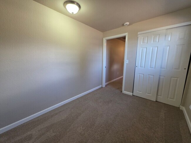 Building Photo - Beautiful 4 Bed, 2 Bath Home In The Heart Of Colorado Springs!!!