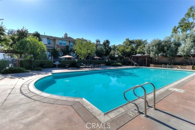 Building Photo - 754 W 1st St