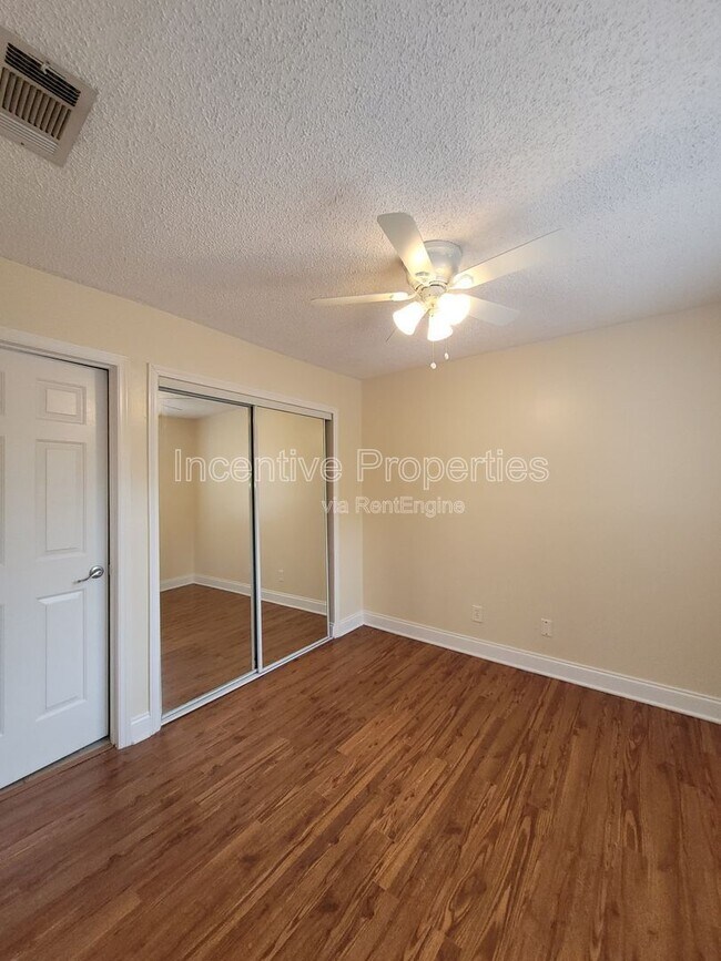 Building Photo - 575 Bloomington Ct