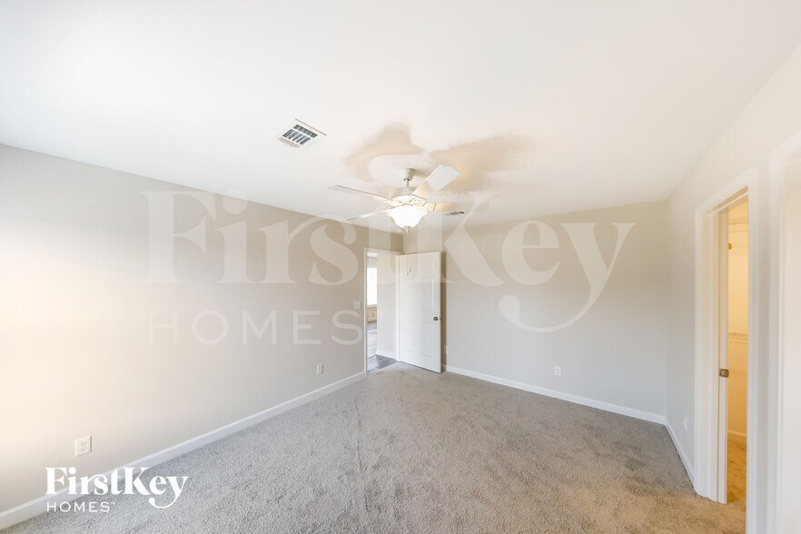 Building Photo - 120 Castlebar Cir