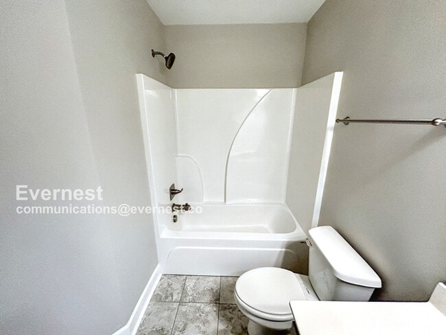 Building Photo - 821 Goswell Dr