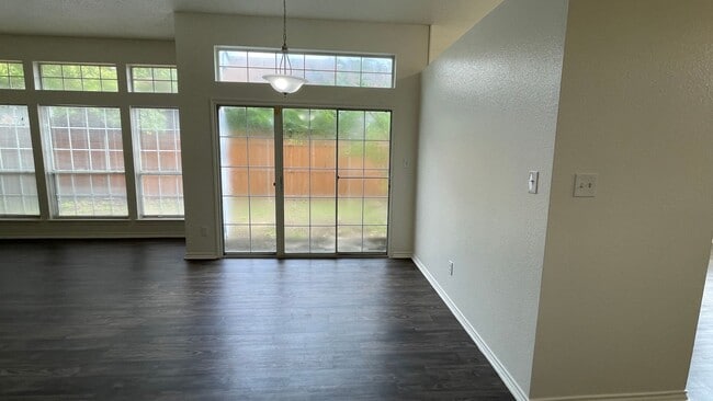 Building Photo - Nice Single Story in Waterford Oaks-Cedar Hill