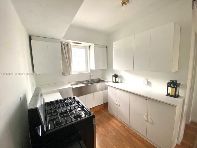 Building Photo - 158 Ocean Dr