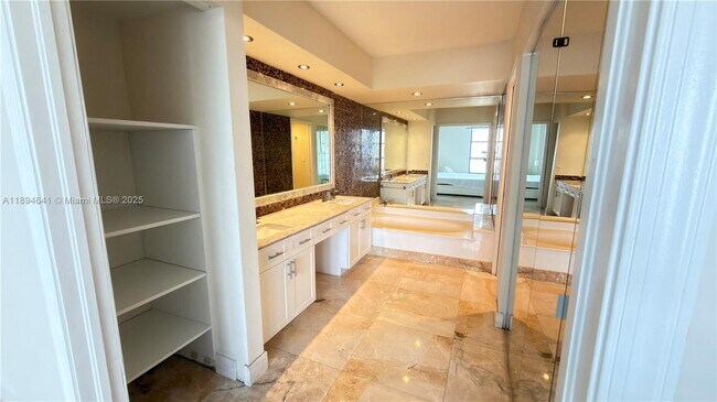 Building Photo - 3530 Mystic Pointe Dr