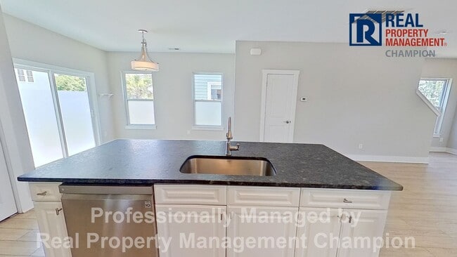 Building Photo - Modern Home Near Live Oak Pavilion