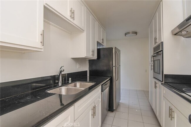 Building Photo - 811 6th St