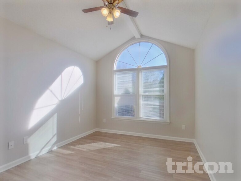 Building Photo - 1305 Rock Knoll Dr