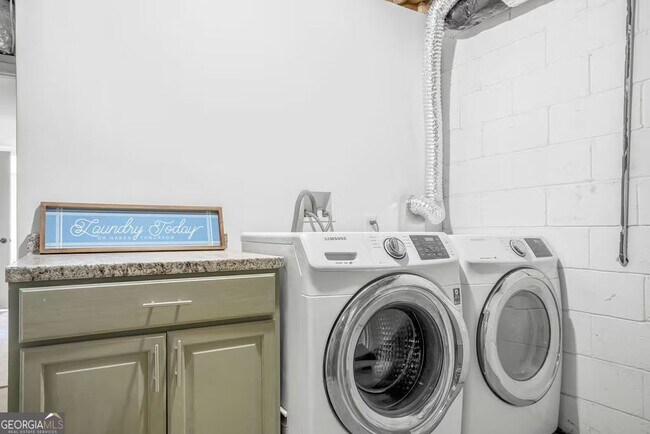 Building Photo - 6741 Gano Dr