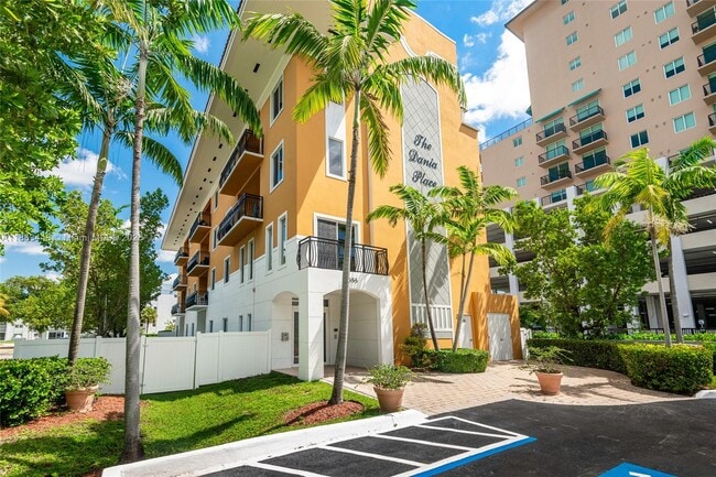 Building Photo - 555 E Dania Beach Blvd
