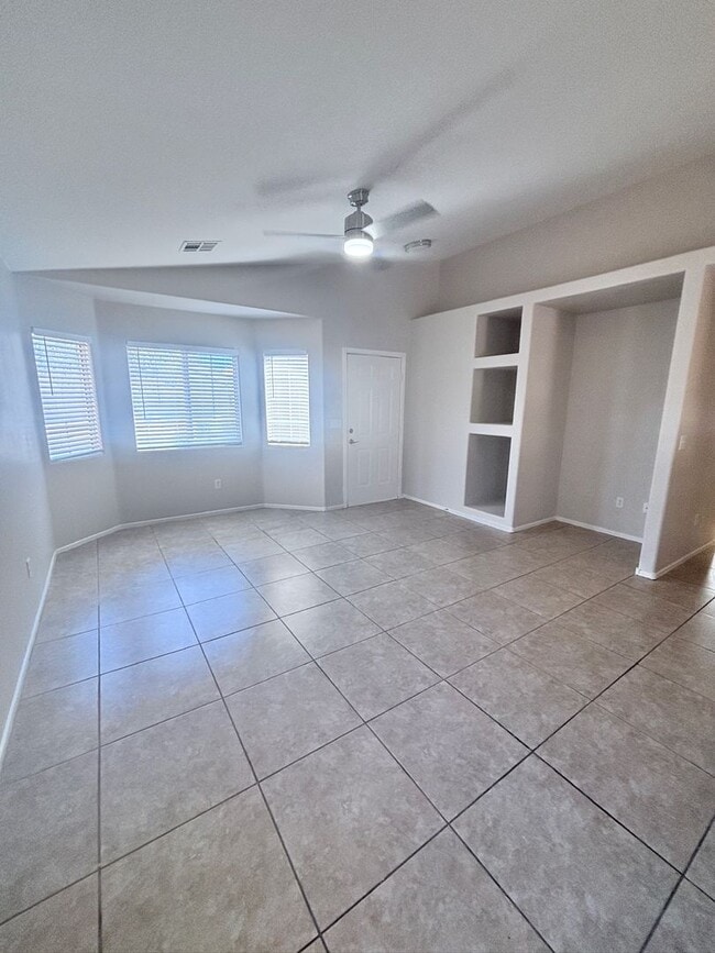 Building Photo - GREAT SINGLE STORY WITH 3 BEDS & 2 BATHS IN GATED COMMUNITY!