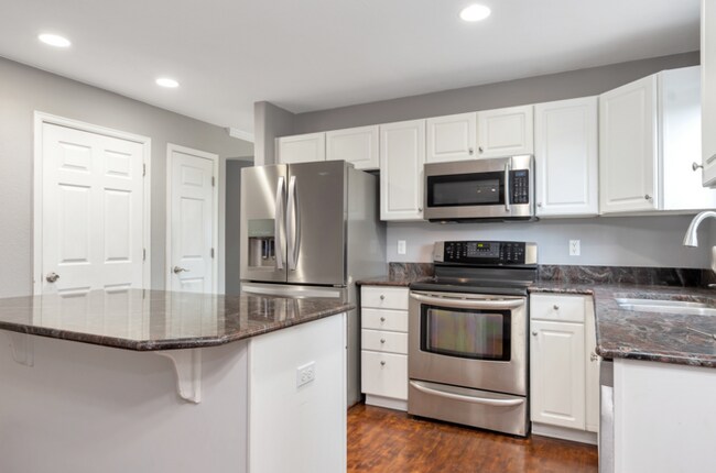 Building Photo - Charming 6 beds 3 baths in Denver!