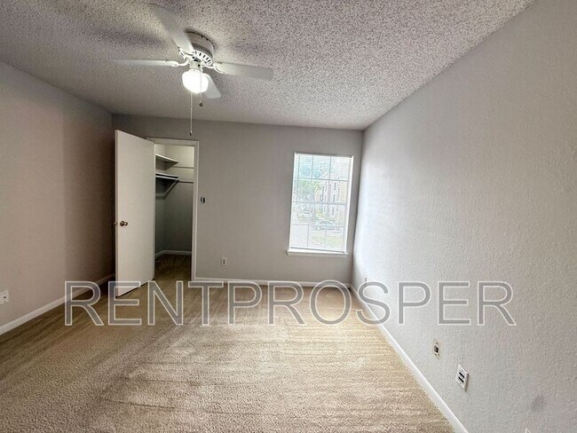 Building Photo - 5587 Devonbriar Way