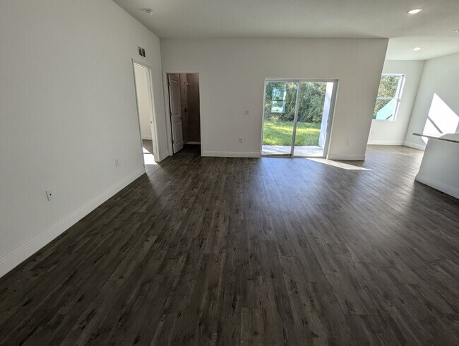 Building Photo - Beautiful and Secluded Poinciana Home for Rent