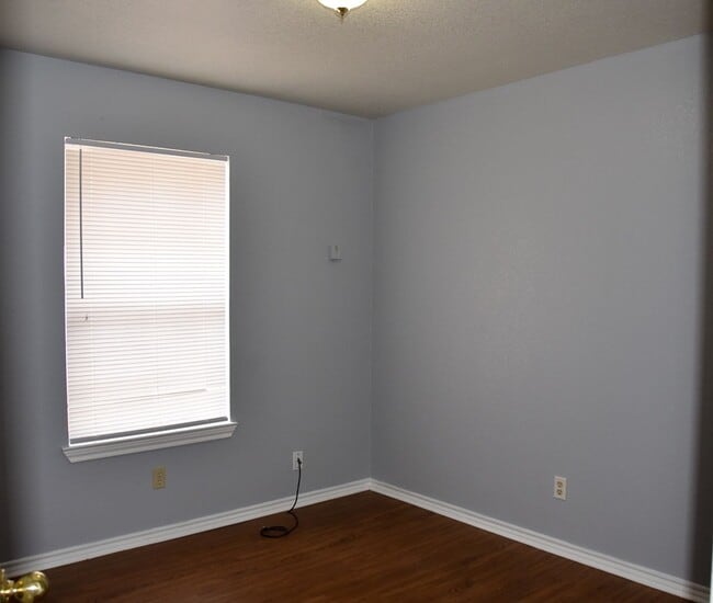 Building Photo - Spacious 3 Bedroom 2 Bath duplex Decatur TX