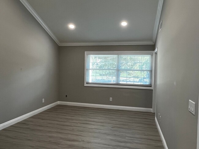 Building Photo - Newly Remodeled 1 bedroom in Laguna Hills!