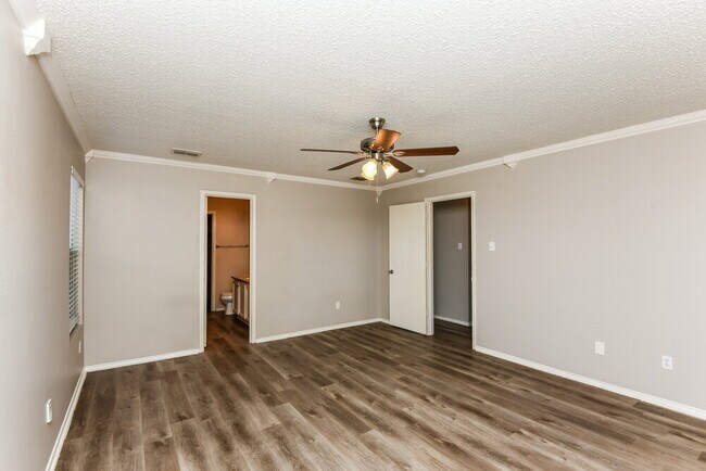 Building Photo - 509 Brasenose St