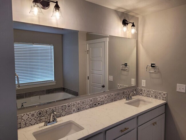 Building Photo - Amazing 5 Bedroom Home in Meridian!