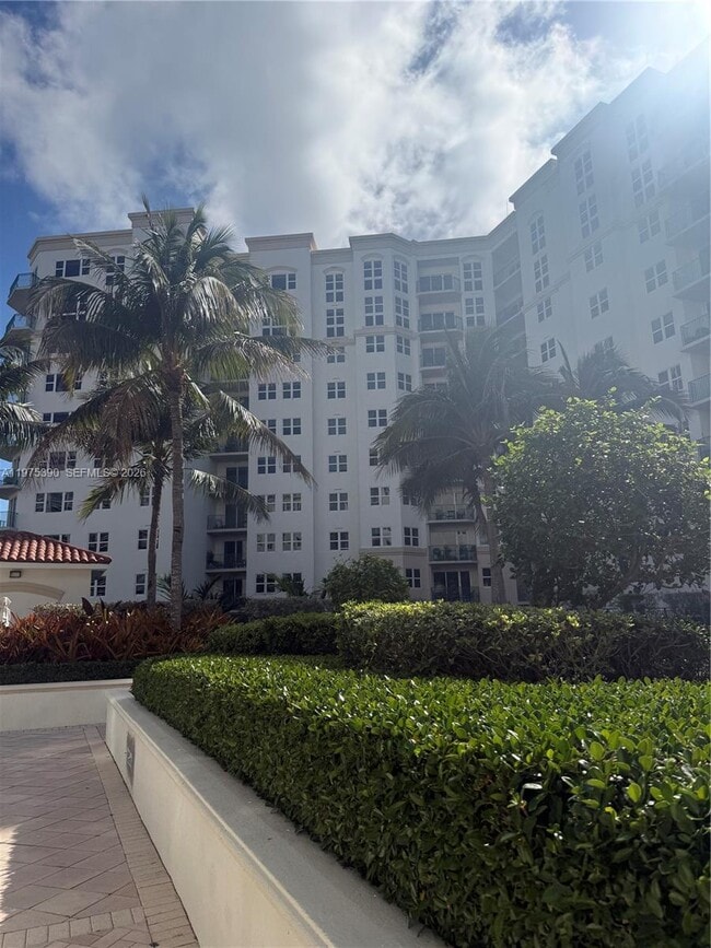 Building Photo - 20000 E Country Club Dr