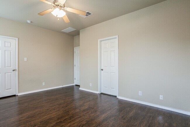 Building Photo - 5946 Pearl Pass