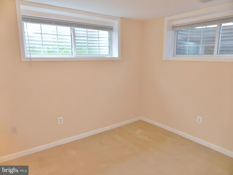 Building Photo - 5208 Heming Ave