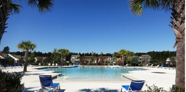 Building Photo - BEAUTIFUL HOME IN GODLEY PARK