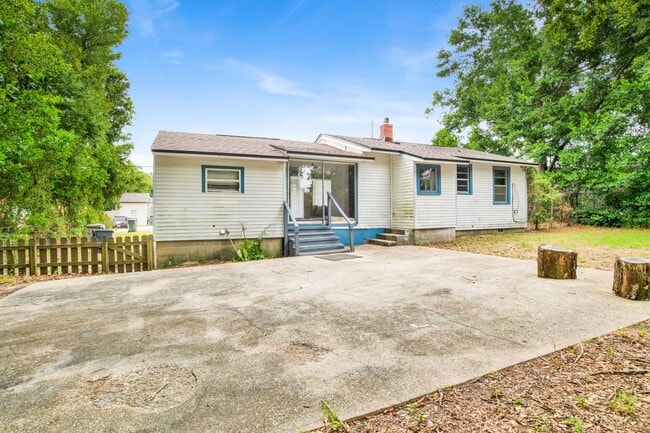 Building Photo - 517 Lakewood Rd