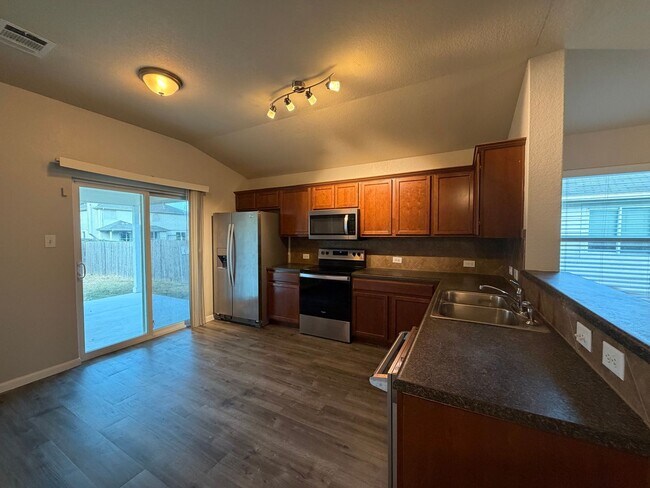 Building Photo - Lovely 3/2 in Gardens of Ranch Estates, NBTX