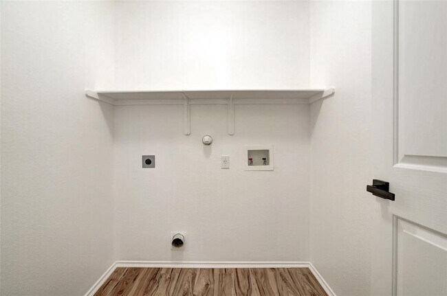 Building Photo - 1305 4 Cabin Ct