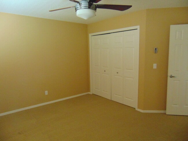 Building Photo - Beautiful 5 + bedroom home - In much desir...