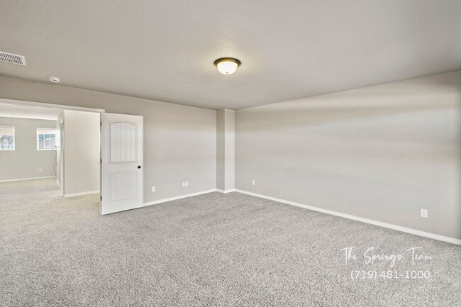 Building Photo - STUNNING 4BD HOME w/ NO ELECTRIC BILL! - Security Deposit Waiver Available