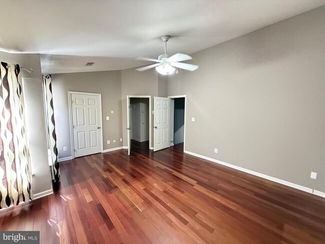 Building Photo - 2539 Banshire Dr