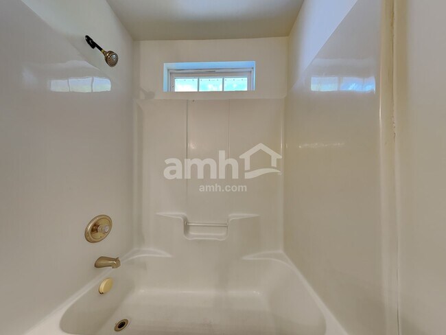 Building Photo - 2436 Carmathen Rd