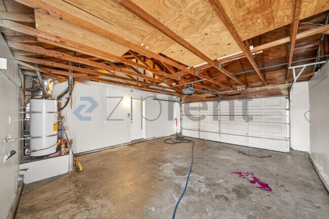 Building Photo - 14359 Parkwood Dr