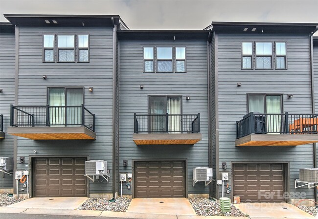 Building Photo - 421 Spearfield Ln