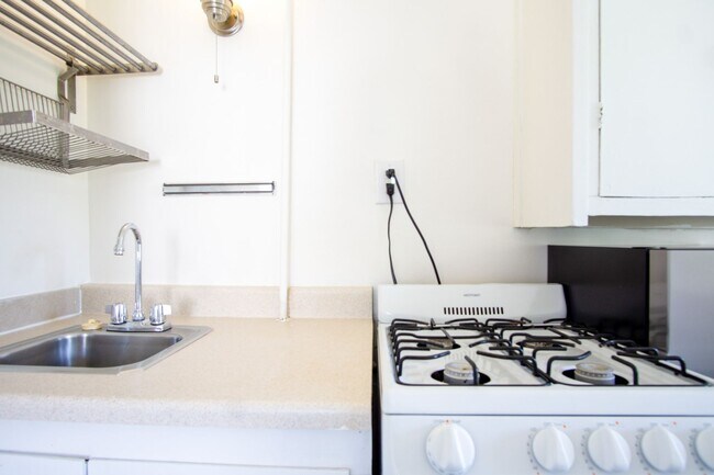 Building Photo - Flexible Leases! Corner Single Room in Dar...