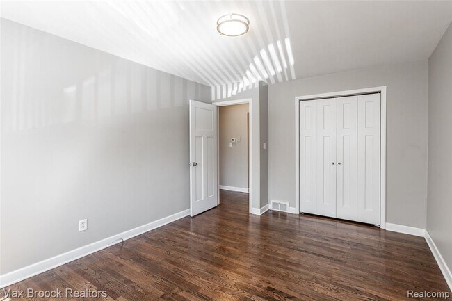 Building Photo - 1909 Gardenia Ave