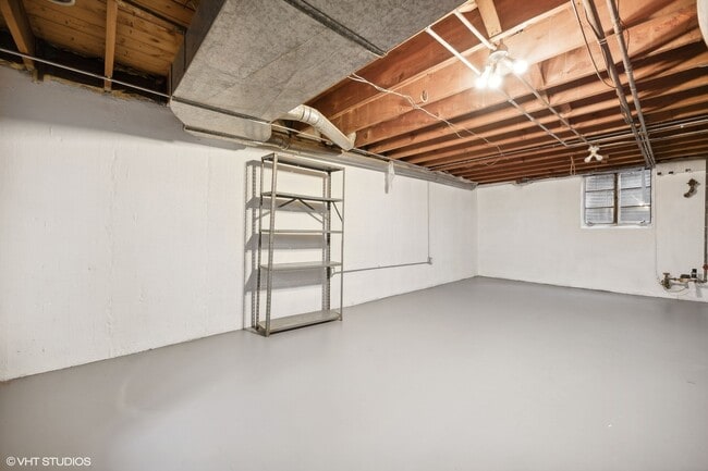 Building Photo - 524 Poplar Dr