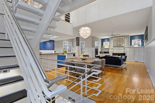 Building Photo - 1124 Dilworth Crescent Row