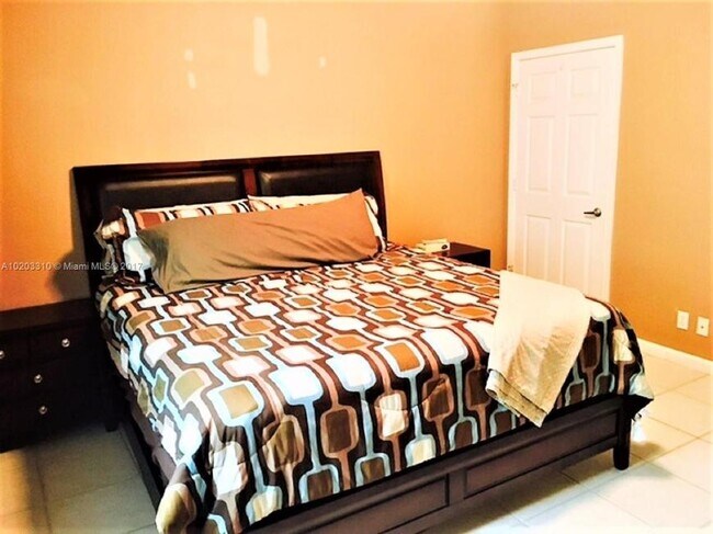 Building Photo - 2 bedroom in Hollywood FL 33012