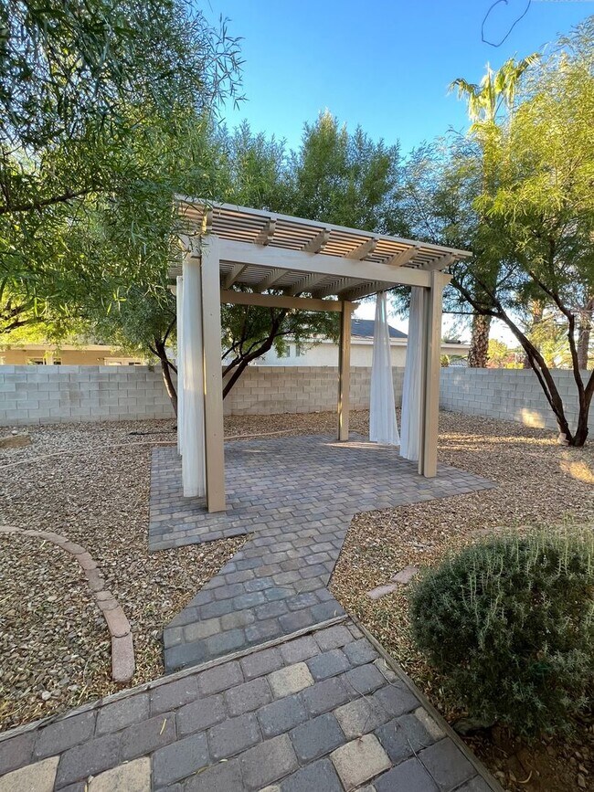 Building Photo - Single Story - Green Valley