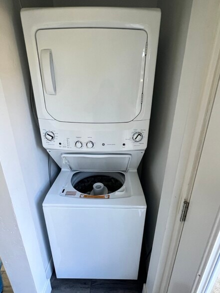 In-Unit washer/dryer - 4960 34th St