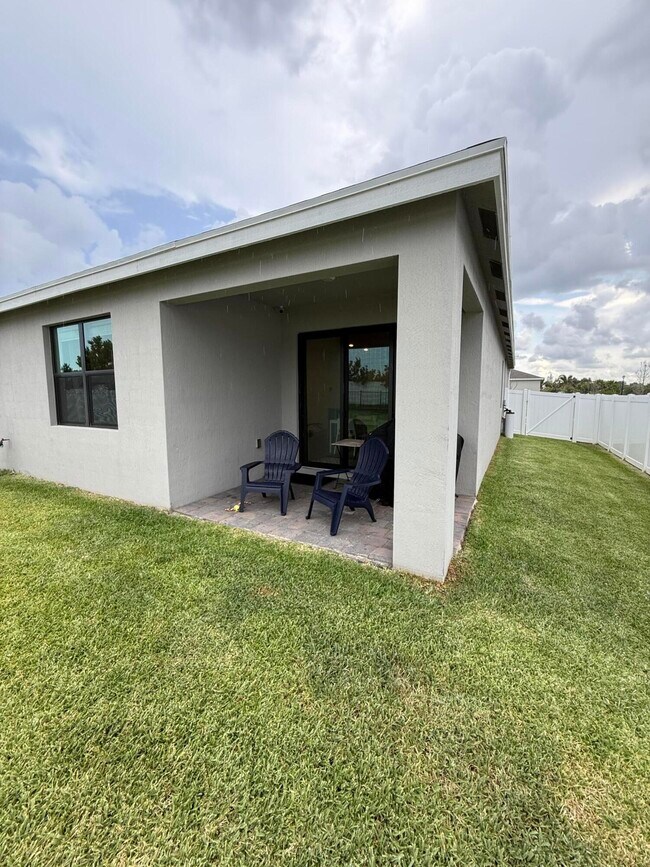 Building Photo - 1653 NE Ocean Dunes Dr