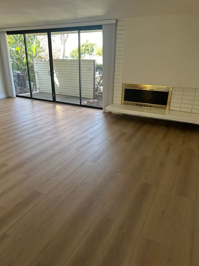 Building Photo - 7700 Pso Del Rey