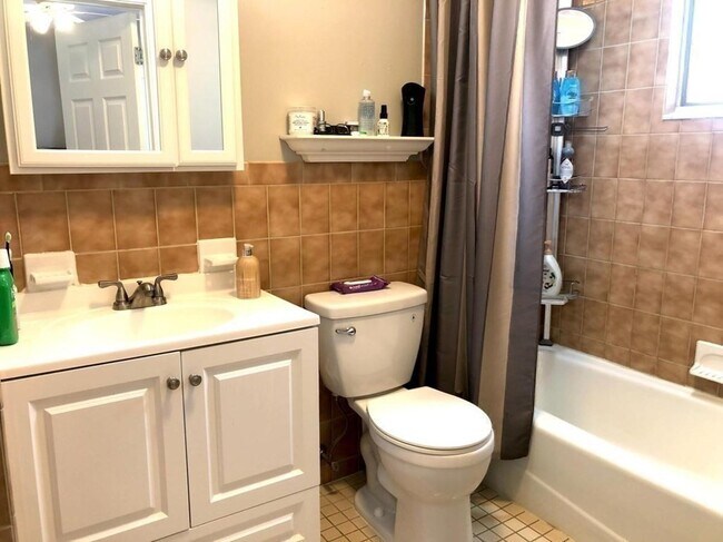 Building Photo - 54 Lothrop St