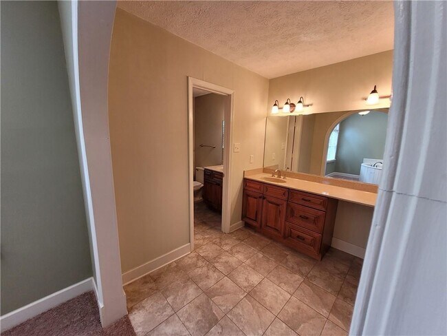 Building Photo - 2800 Davis Rd