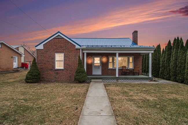 Building Photo - House For Rent